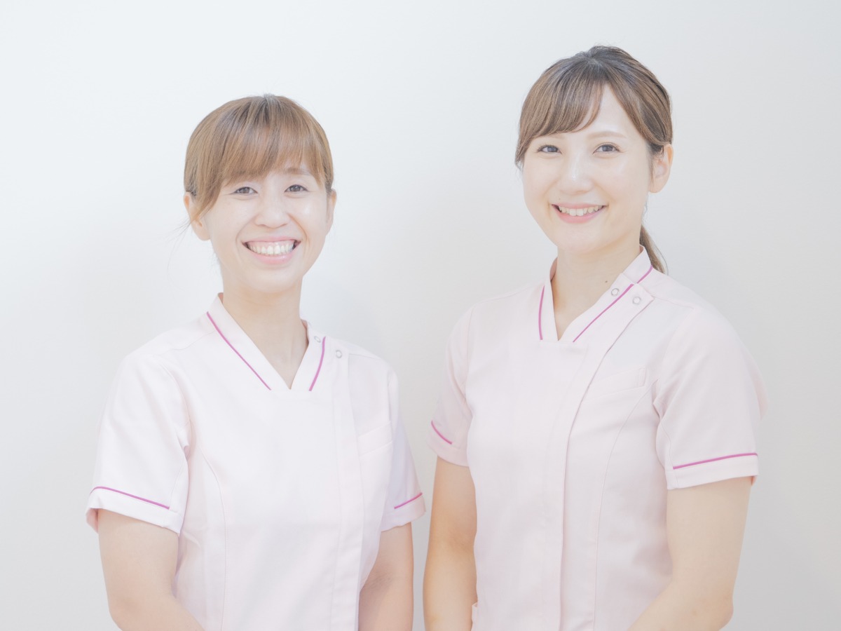 笑顔で施術を受ける赤ちゃんとママ