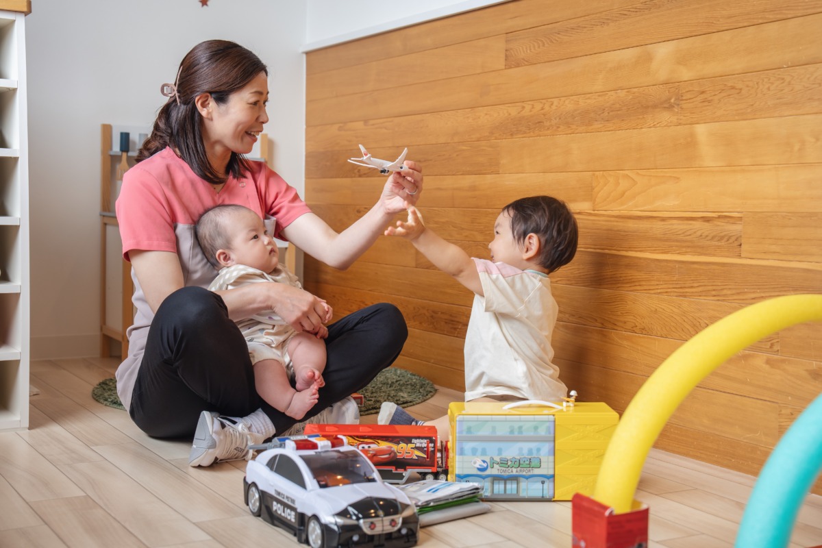 子供が遊んでいる様子